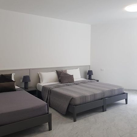 Hotel Lorena ตอสโกลาโน มาแดร์โน ภายนอก รูปภาพ