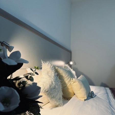 Hotel Lorena ตอสโกลาโน มาแดร์โน ภายนอก รูปภาพ