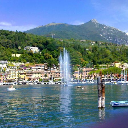 Hotel Lorena ตอสโกลาโน มาแดร์โน ภายนอก รูปภาพ