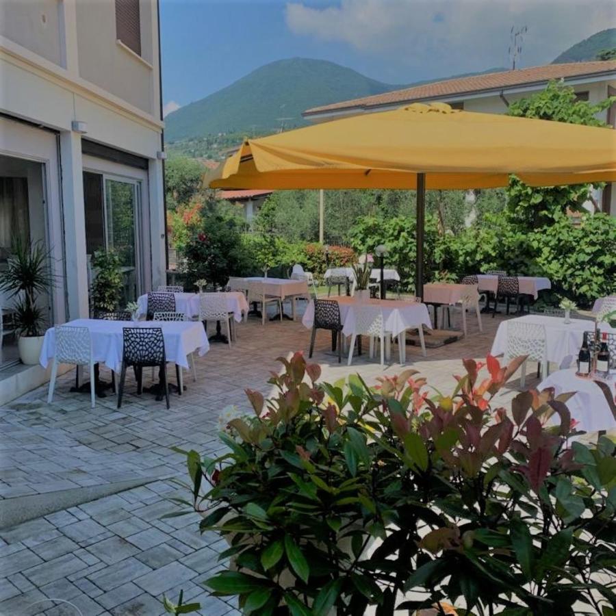 Hotel Lorena ตอสโกลาโน มาแดร์โน ภายนอก รูปภาพ
