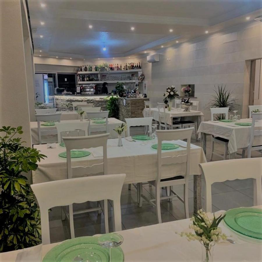Hotel Lorena ตอสโกลาโน มาแดร์โน ภายนอก รูปภาพ