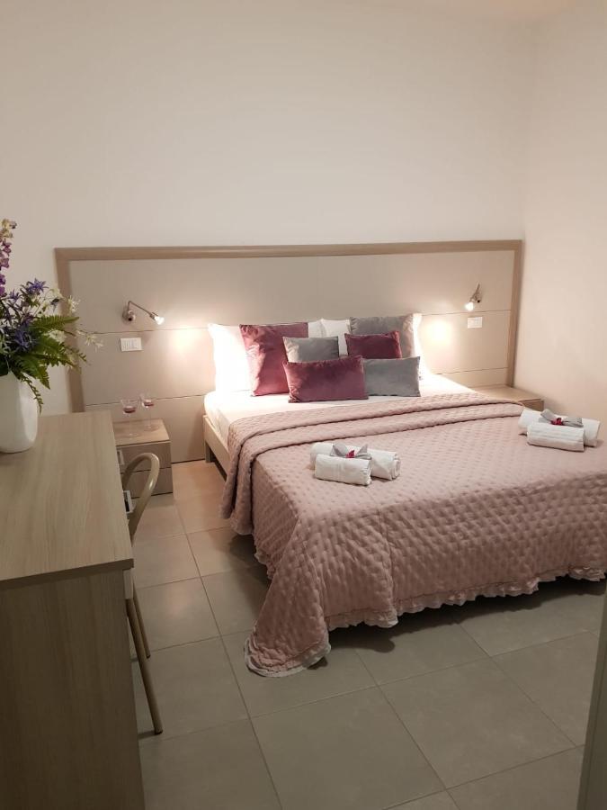 Hotel Lorena ตอสโกลาโน มาแดร์โน ภายนอก รูปภาพ