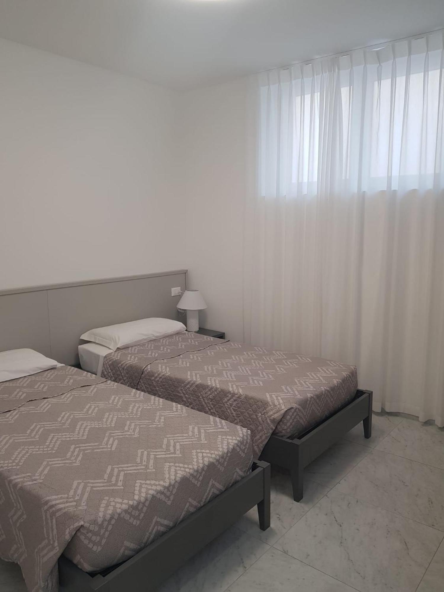 Hotel Lorena ตอสโกลาโน มาแดร์โน ภายนอก รูปภาพ