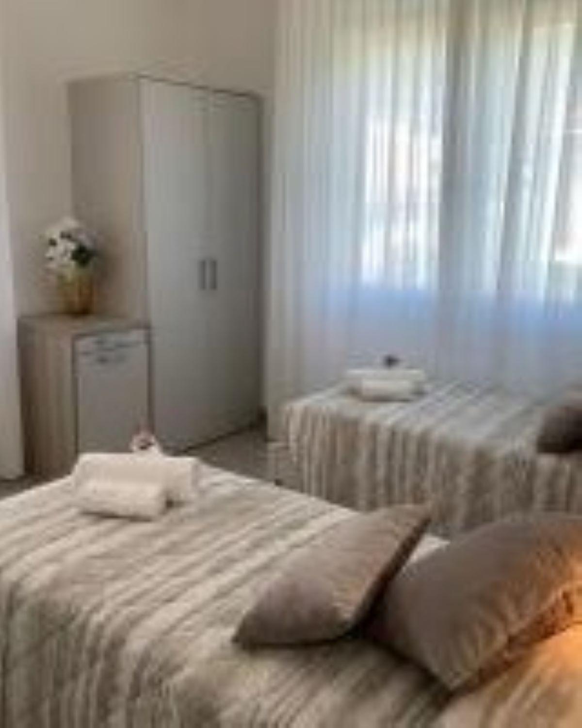 Hotel Lorena ตอสโกลาโน มาแดร์โน ภายนอก รูปภาพ