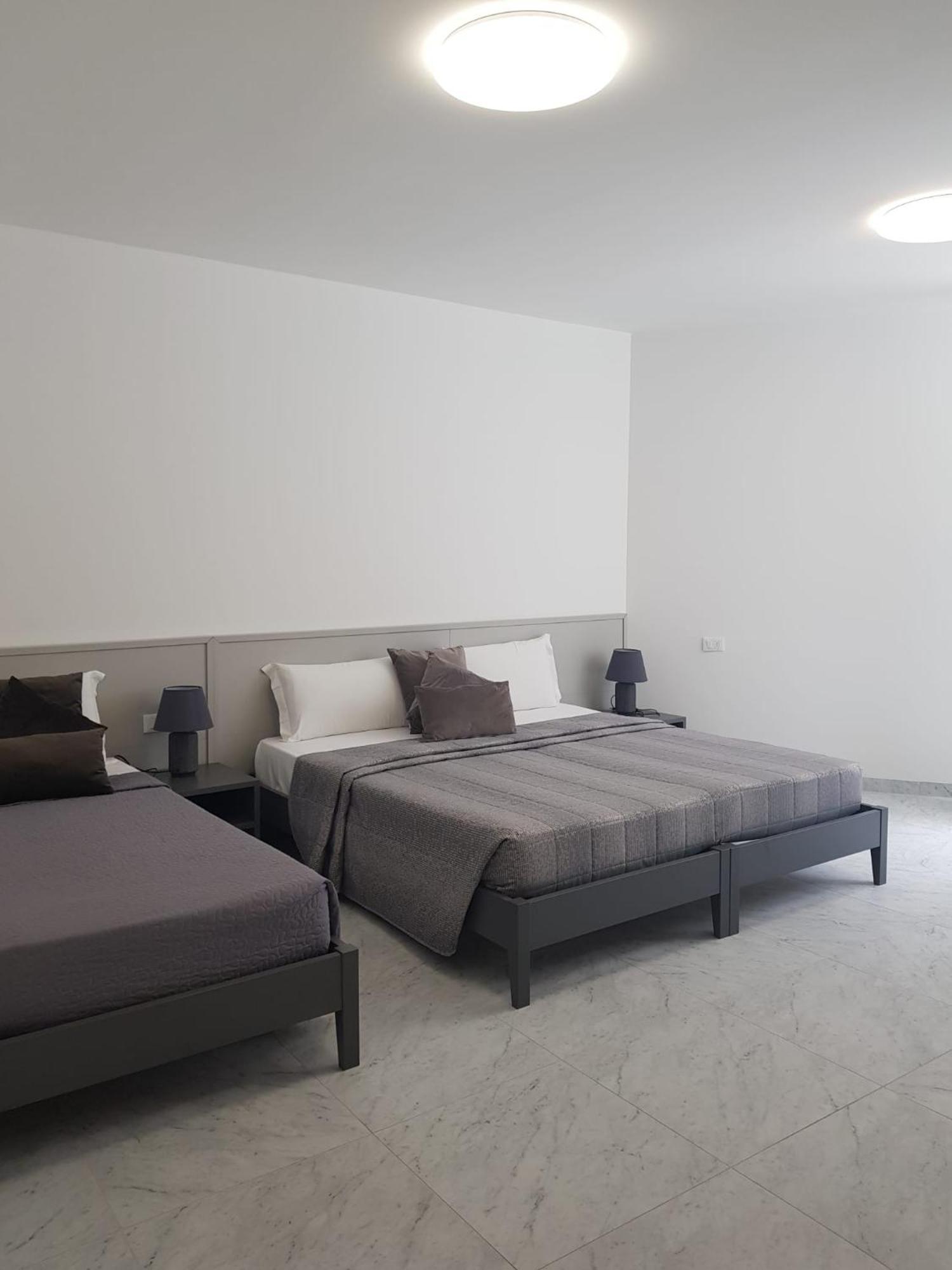 Hotel Lorena ตอสโกลาโน มาแดร์โน ภายนอก รูปภาพ