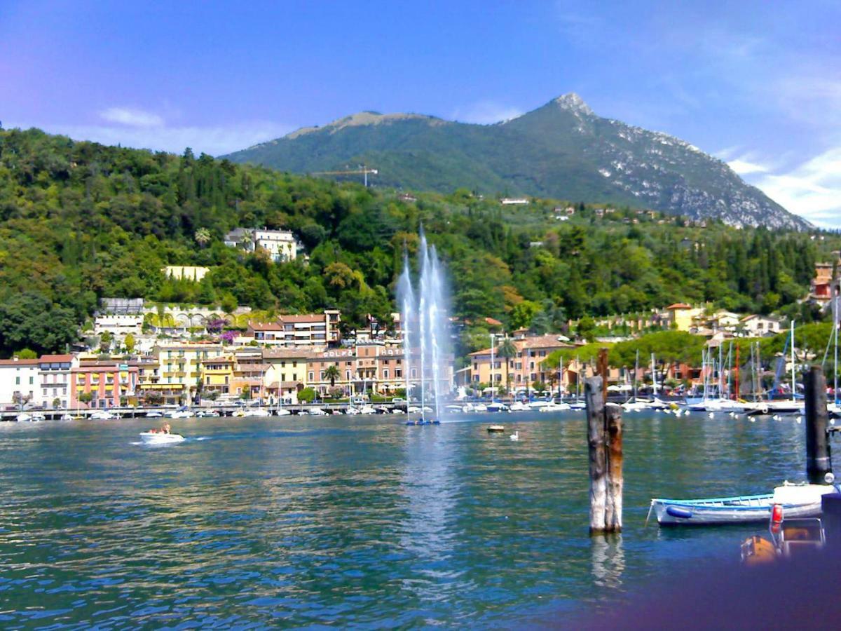 Hotel Lorena ตอสโกลาโน มาแดร์โน ภายนอก รูปภาพ