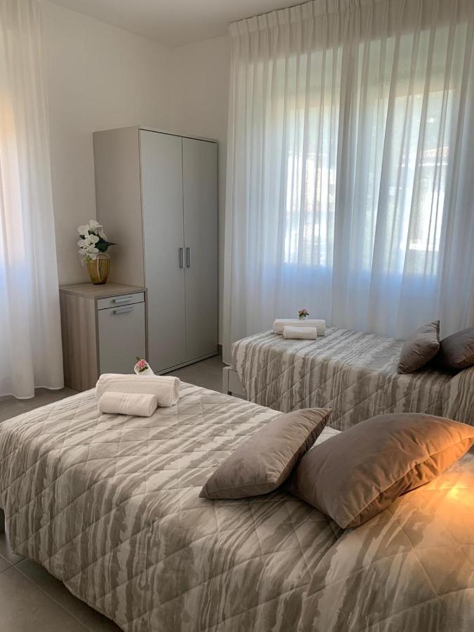 Hotel Lorena ตอสโกลาโน มาแดร์โน ภายนอก รูปภาพ